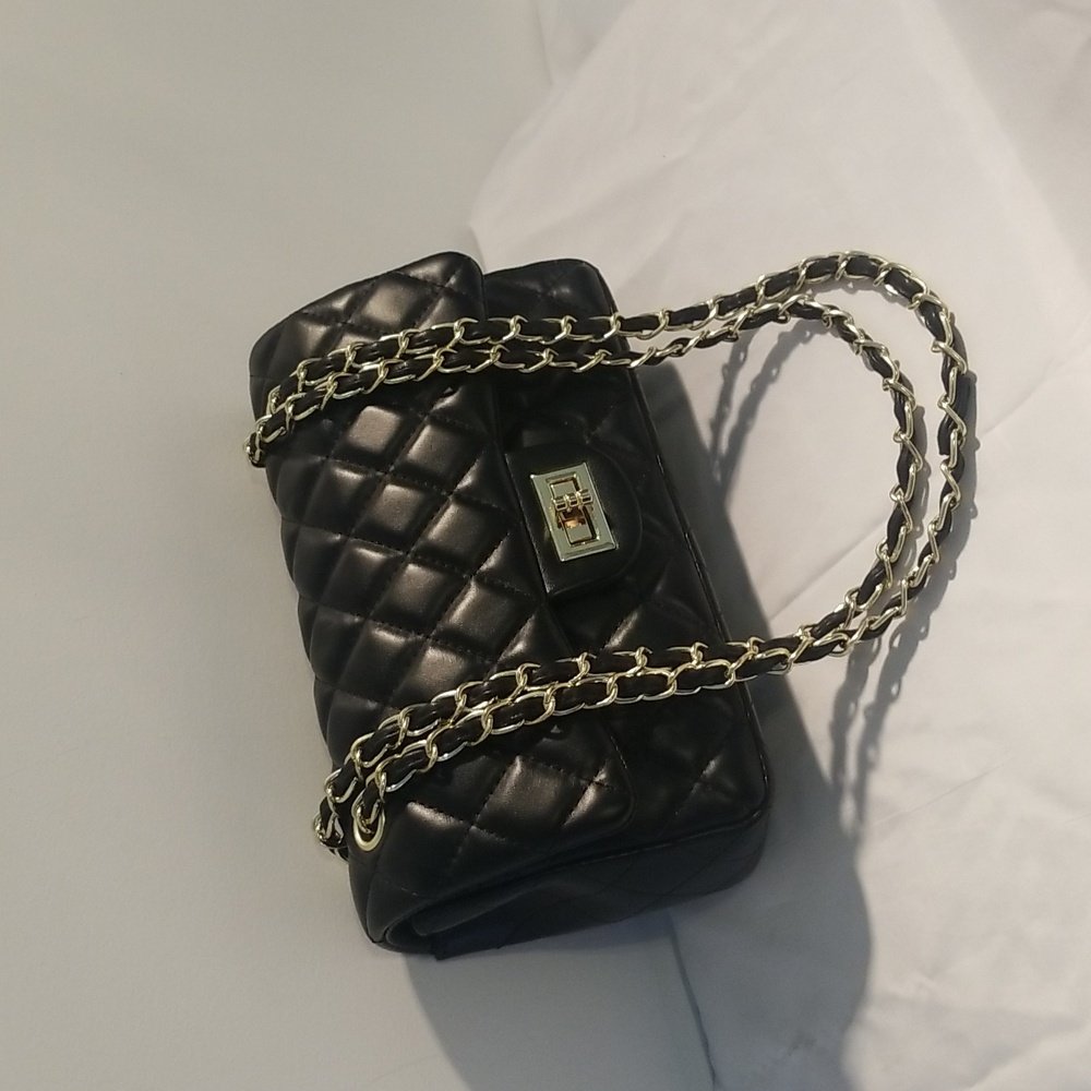Elegant Black Quilted Chain Bag - Picture 2 of 9